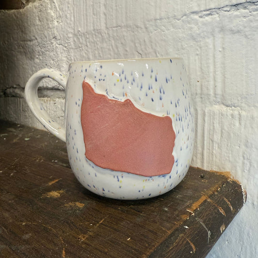 Bornholmerkop - konfetti med lyserød Bornholm venstre vendt hank