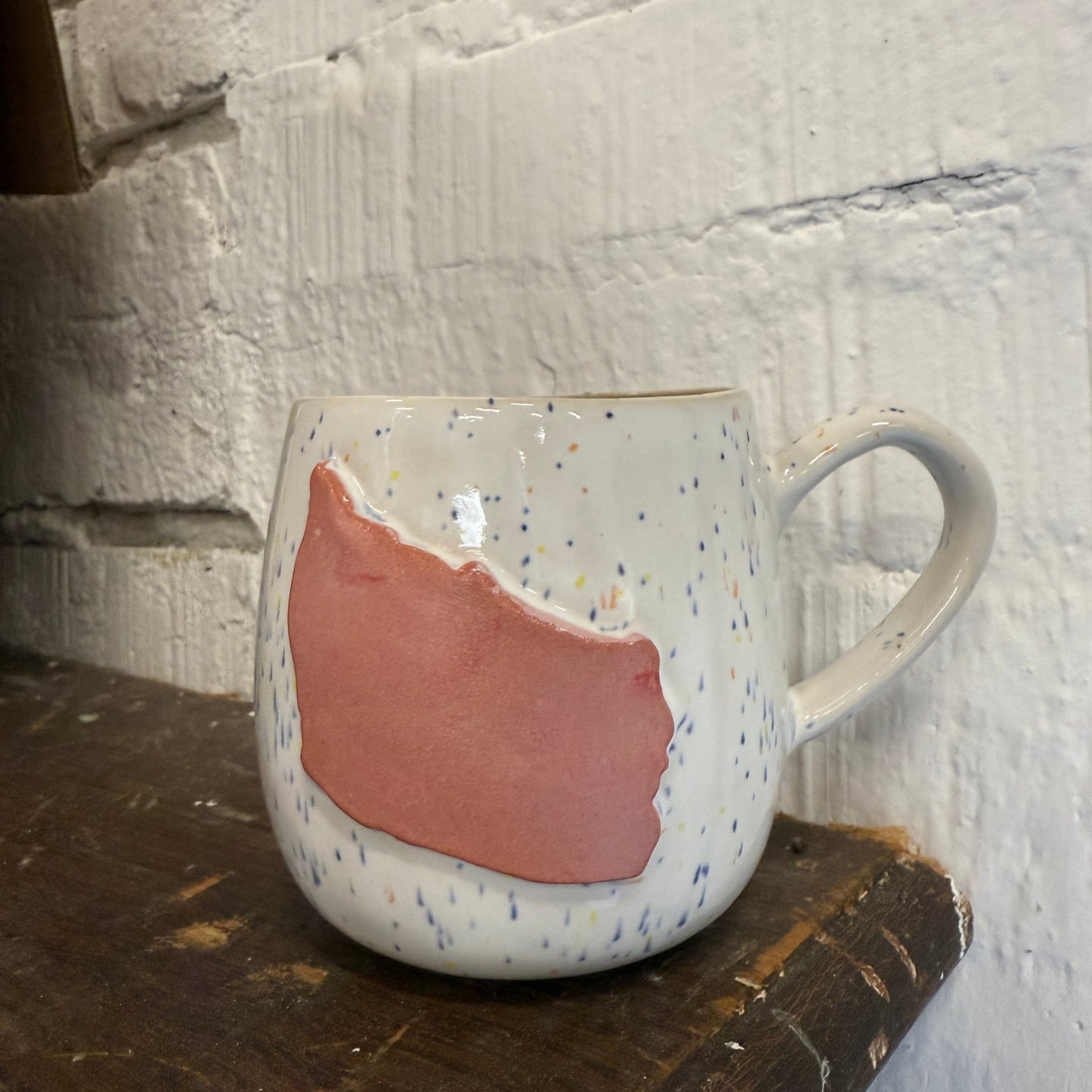 Bornholmerkop - konfetti med lyserød Bornholm højre vendt hank