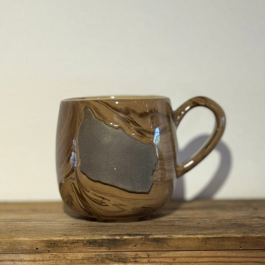 Bornholmerkop - mørk coffee swirl med mørk Bornholm højre vendt hank