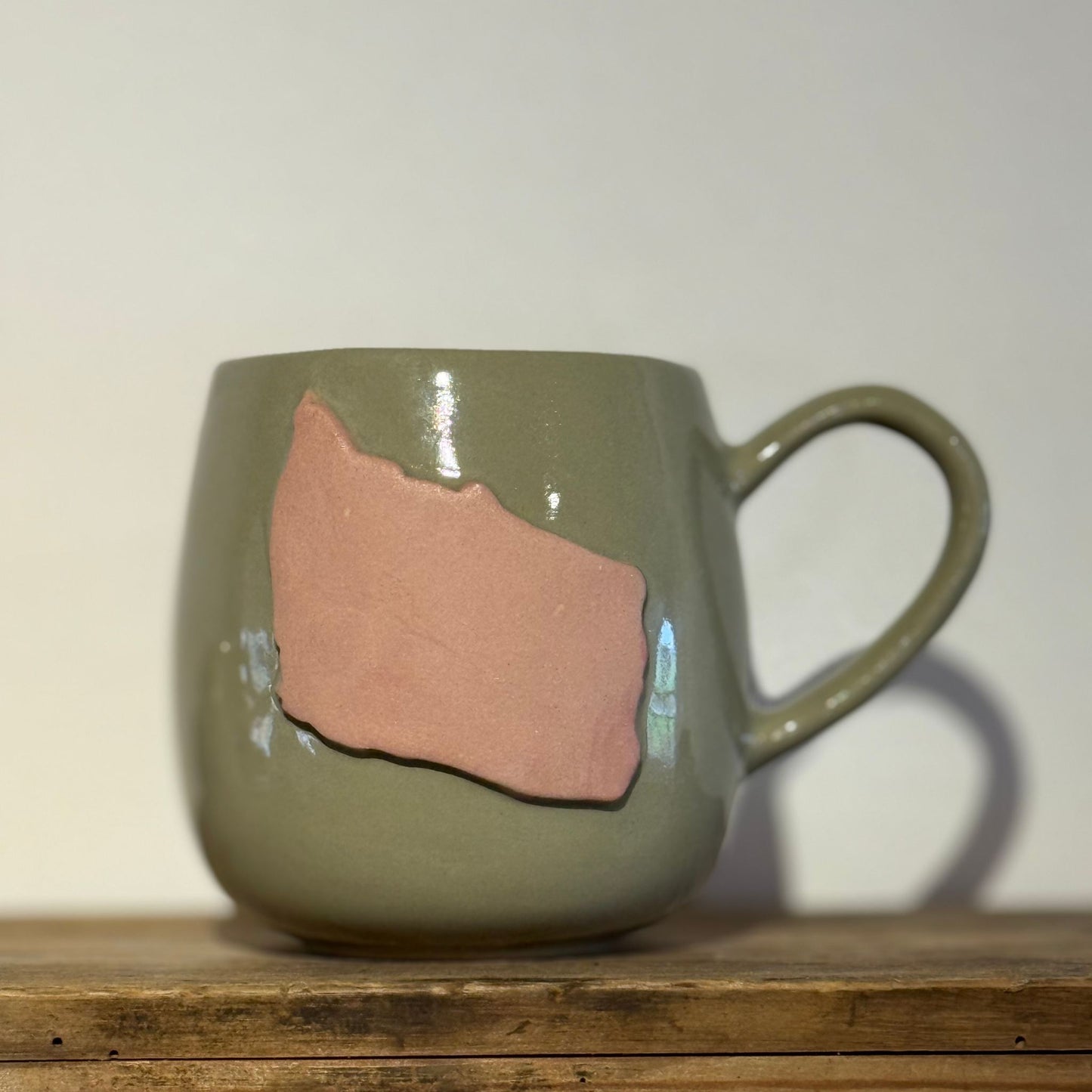 Bornholmerkop - grøn med lyserød Bornholm højre vendt hank