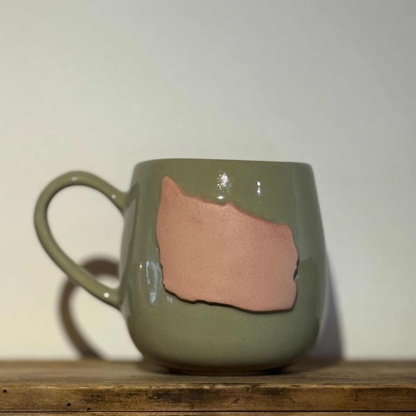 Bornholmerkop - grøn med lyserød Bornholm venstre vendt hank